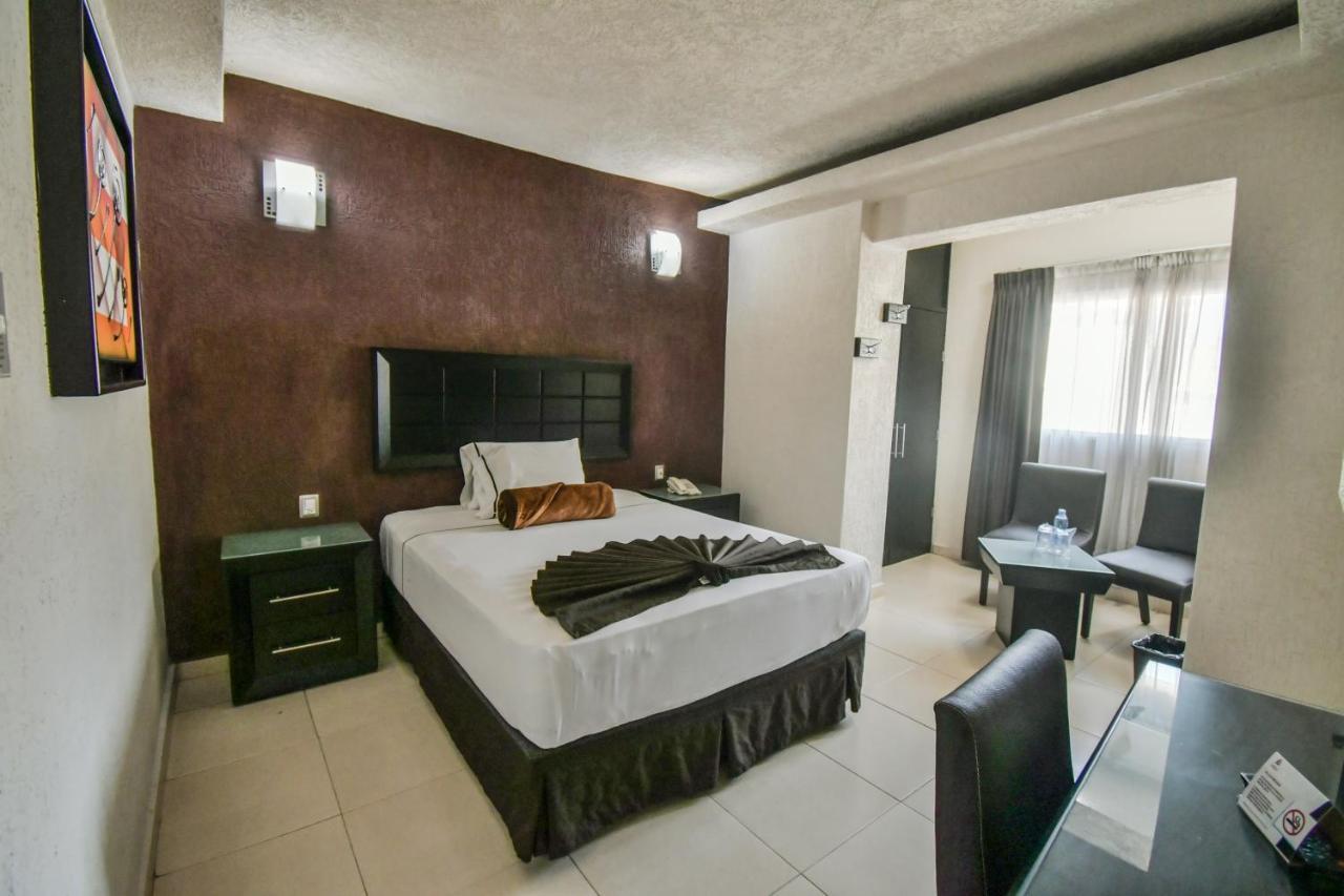 Hotel Portonovo Plaza Centro غوادالاجارا المظهر الخارجي الصورة