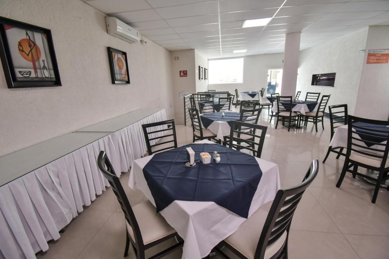 Hotel Portonovo Plaza Centro غوادالاجارا المظهر الخارجي الصورة