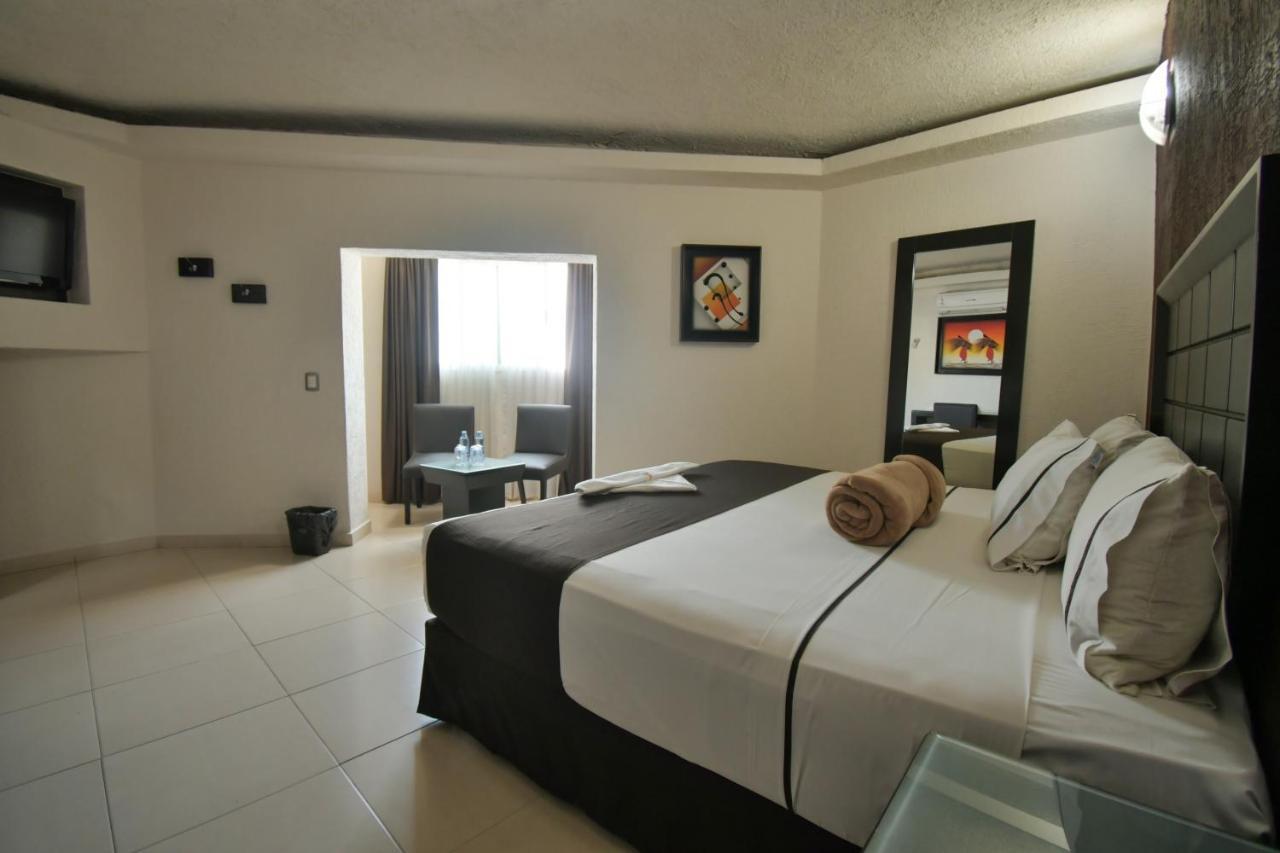 Hotel Portonovo Plaza Centro غوادالاجارا المظهر الخارجي الصورة