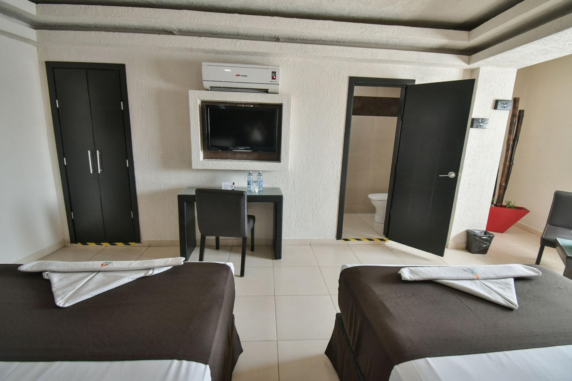 Hotel Portonovo Plaza Centro غوادالاجارا المظهر الخارجي الصورة