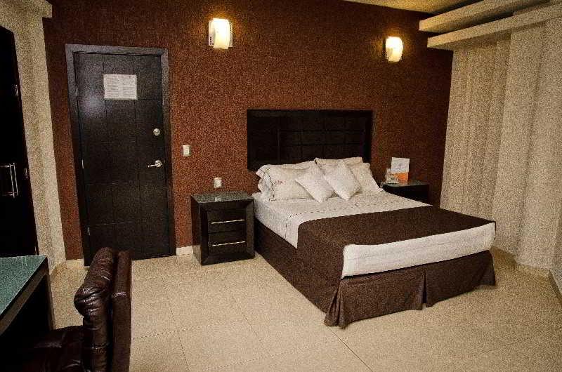 Hotel Portonovo Plaza Centro غوادالاجارا المظهر الخارجي الصورة