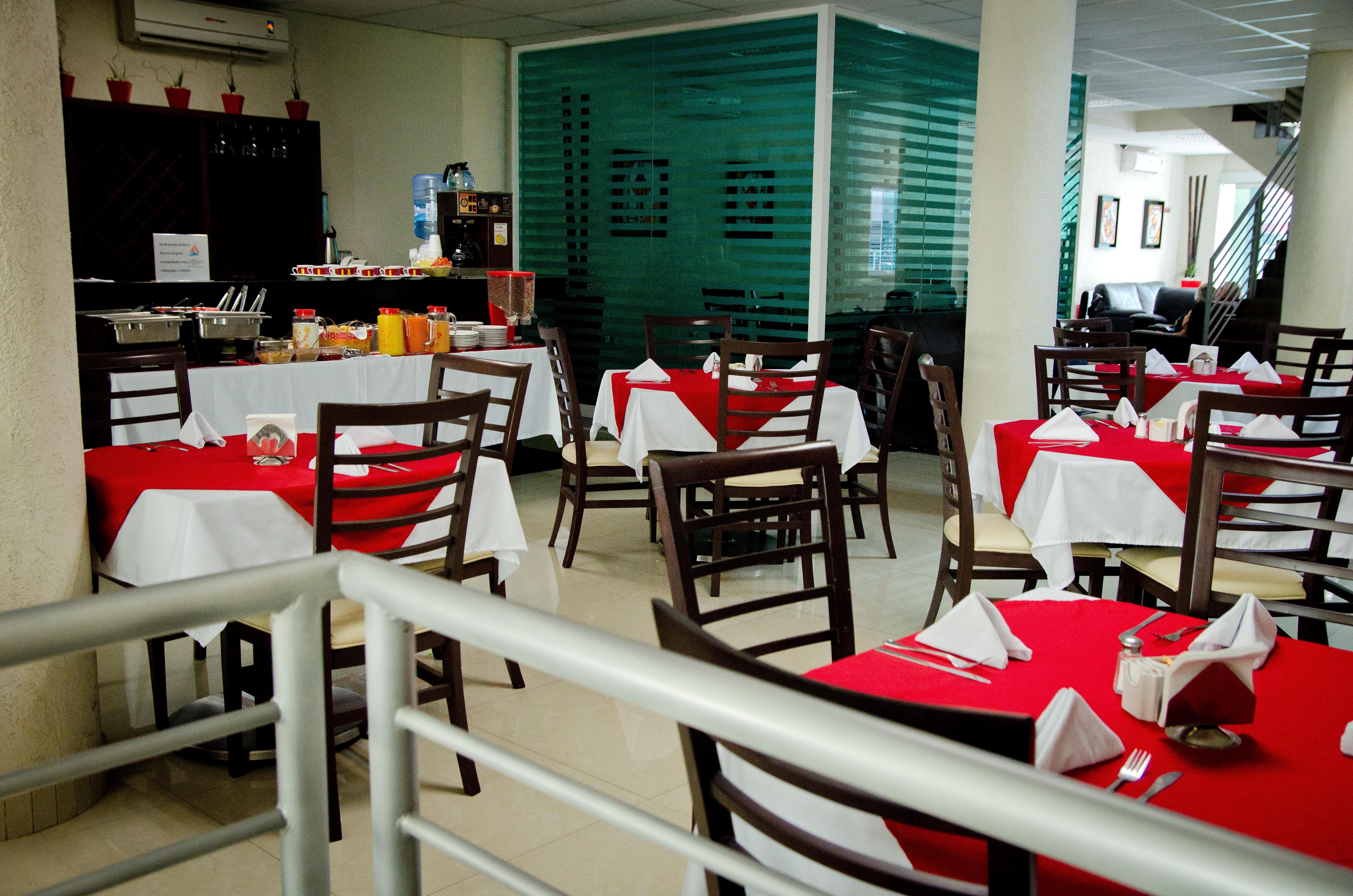 Hotel Portonovo Plaza Centro غوادالاجارا المظهر الخارجي الصورة