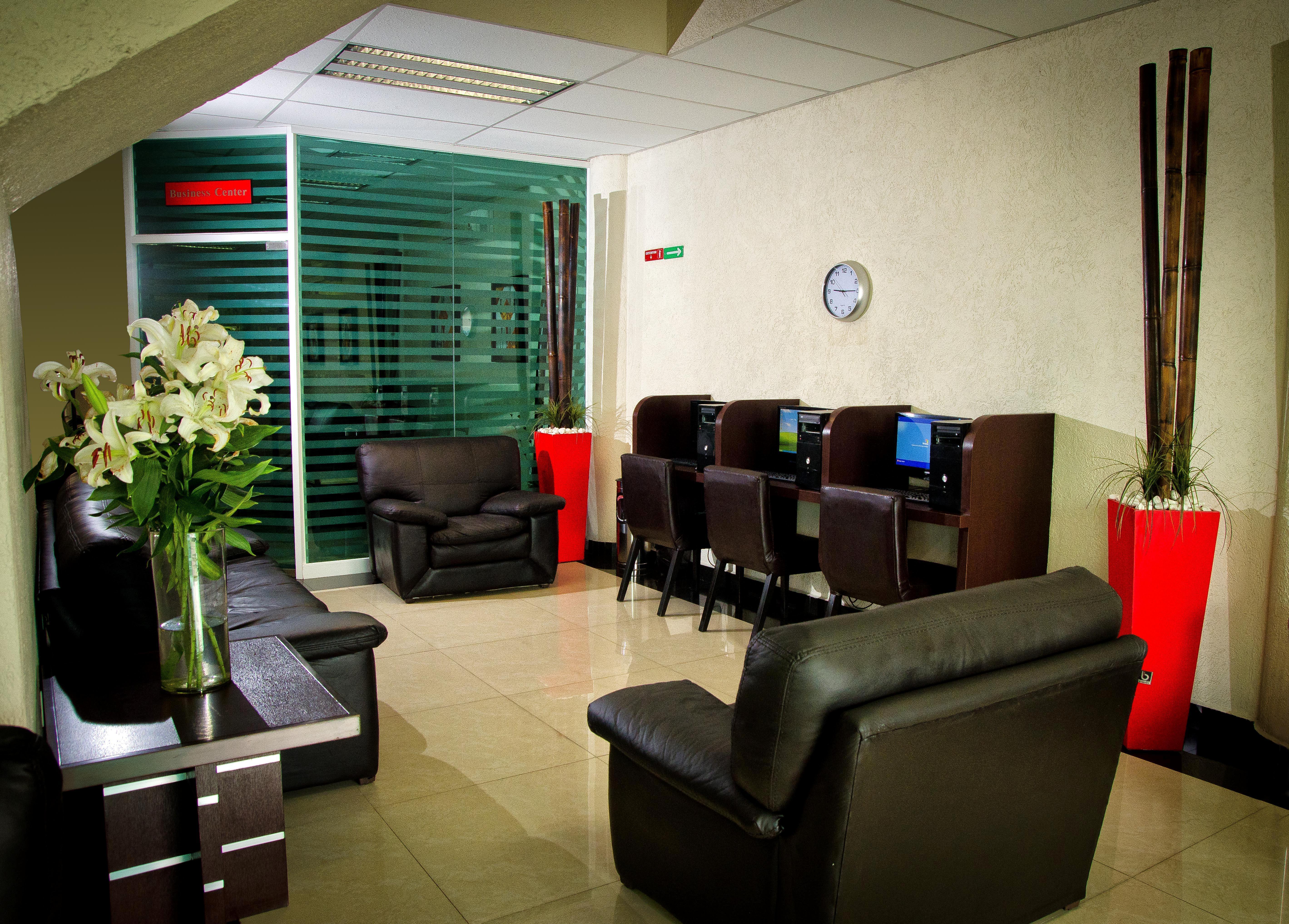 Hotel Portonovo Plaza Centro غوادالاجارا المظهر الخارجي الصورة