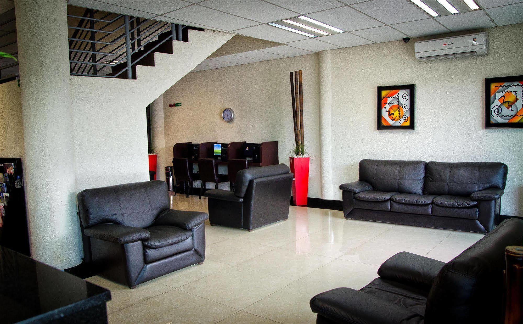 Hotel Portonovo Plaza Centro غوادالاجارا المظهر الخارجي الصورة