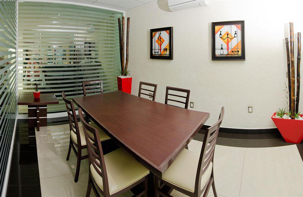 Hotel Portonovo Plaza Centro غوادالاجارا المظهر الخارجي الصورة